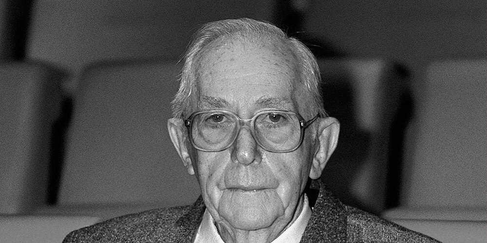97 gadu vecumā miris Džeimsa Bonda filmu režisors Lūiss Gilberts