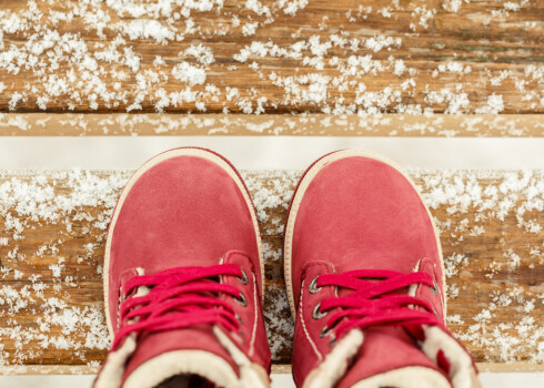 Apaviem pirms impregnēšanas jābūt pilnīgi sausiem un tīriem.