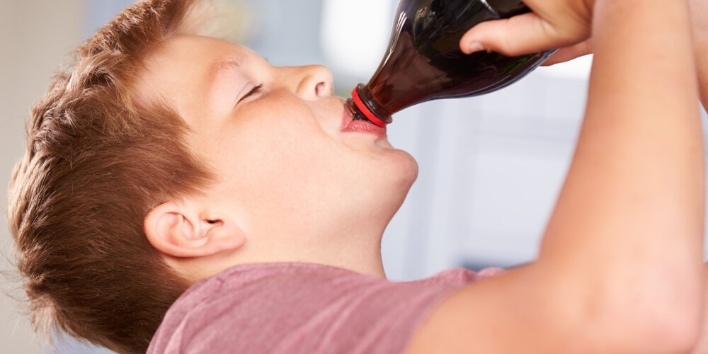 Что просходит в организме ребенка, когда он пьет газировку? Это вас может шокировать!