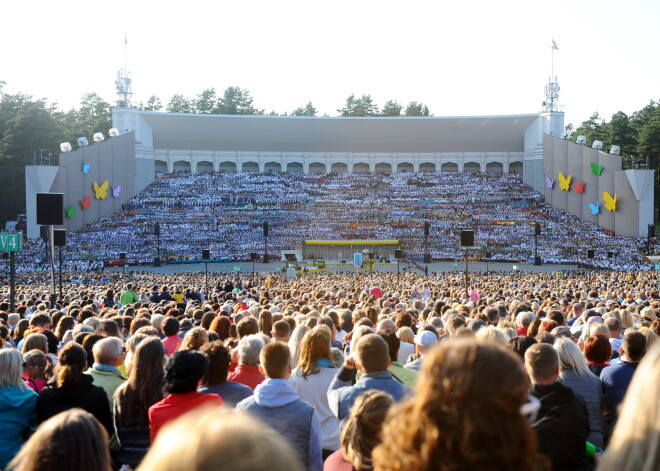 За первый час торговли продано 12 654 билета на Праздник песни и танца