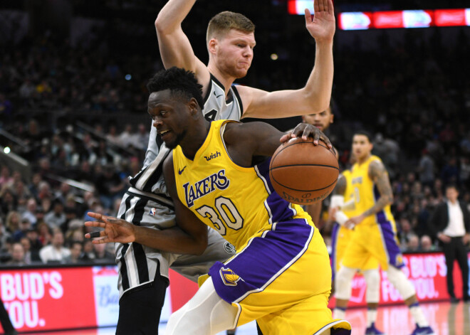 Bertānam 11 punkti; taču viņa "Spurs" zaudē "Lakers"