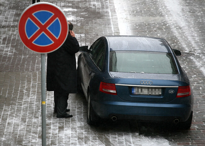 Pašvaldības policija vairs negrib kontrolēt transportlīdzekļu apstāšanās un stāvēšanas noteikumus