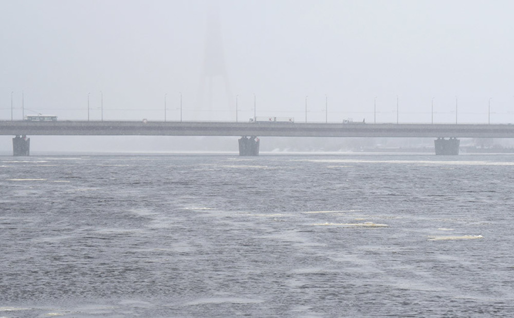 Informācija par aizliegumu atrasties uz Rīgas ūdenstilpju ledus