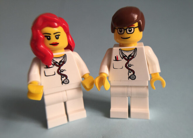 Врачи в Канаде просят не повышать им зарплаты