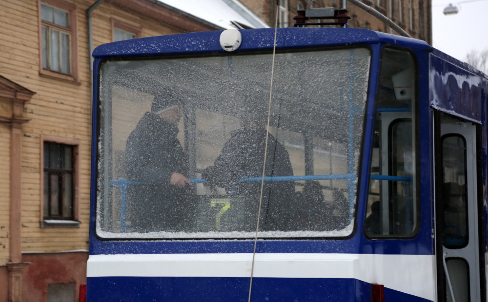 Pārdaugavā negadījuma dēļ bloķēta 10.tramvaja satiksme