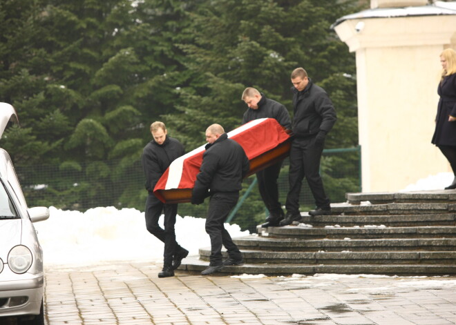 Atvadas no bijušā Valsts kontroliera Raita Černaja.