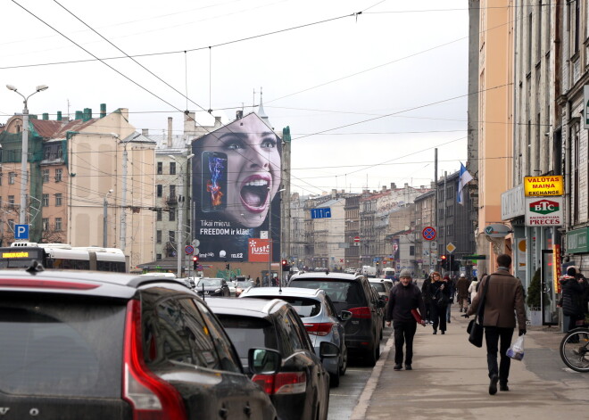 Ūdensvada avārijas dēļ iespējami satiksmes sarežģījumi Brīvības ielā