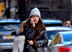 Pasaulē paliek arvien mazāk laika, ko veltīt apzinīgai apģērbu saskaņošanai. Tāpēc - jaunā stila mantra ir apzināta modes noteikumu ignorēšana.