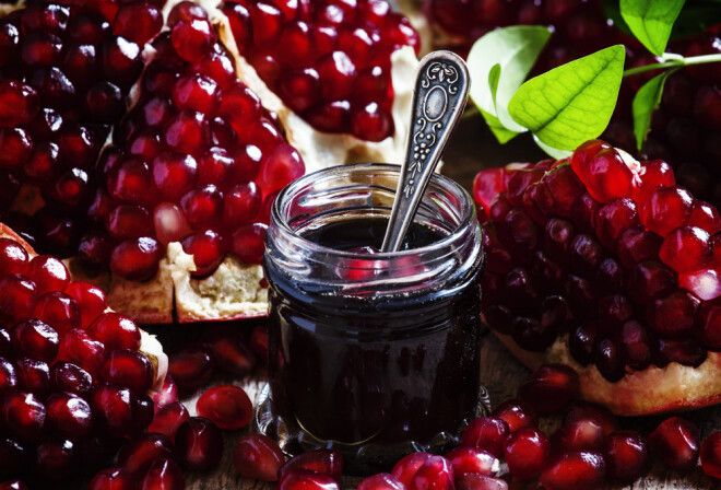 Ar koši sarkano sulu ļoti jāuzmanās - tā ātri un pamatīgi ieēdas jebkurā audumā, arī tapetēs un parketā un atstāj traipus, kurus ir ļoti grūti vai pat neiespējami iztīrīt.