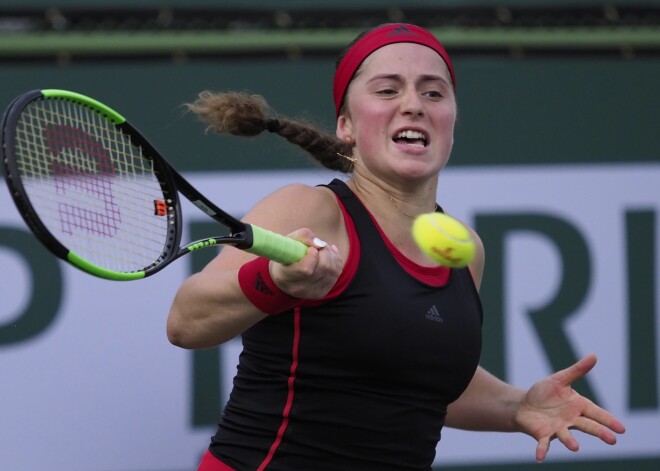 Ostapenko smagā cīņā sasniedz prestižā Indianvelsas turnīra trešo kārtu