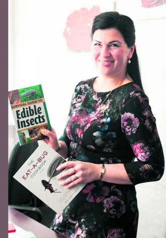 Lauksaimniecības universitātes Pārtikas tehnoloģijas fakultātes docente Ilga Gedrovica ir pārliecināta, ka kukaiņi un sliekas mūsu maltītēs reiz kļūs par ikdienu.