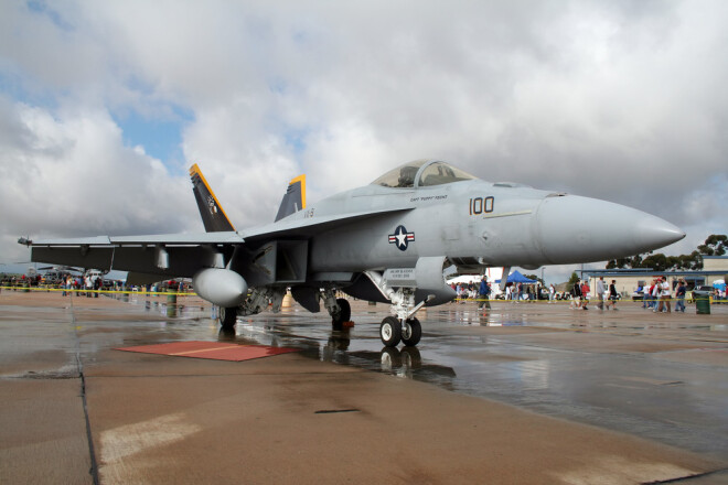 ASV karaflotes rīcībā esošais iznīcinātājs F/A-18 Super Hornet (VX-9 paveids). Ar šādu lidaparātu 2015. gadā fiksēts video redzamais NLO.