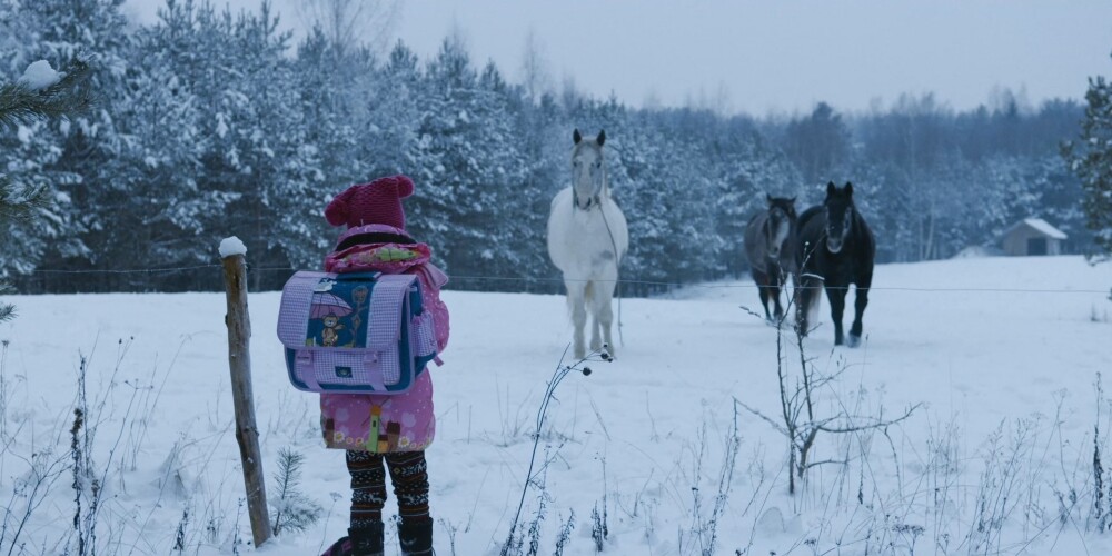 Ivara Seleckis radījis jaunu dokumentālo filmu "Turpinājums" - par pieciem Latvijas bērniem un viņu pirmo skolas gadu