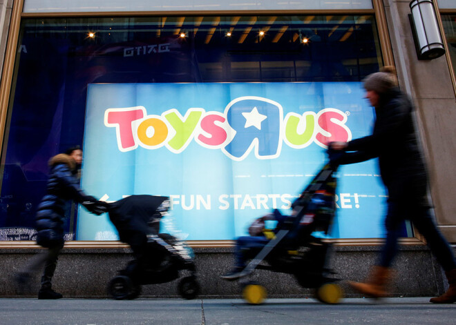 "Toys R Us" ASV slēgs visus veikalus