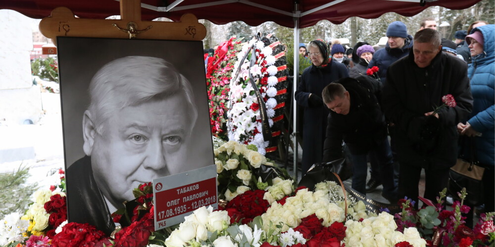 Фоторепортаж: Олега Табакова похоронили на Новодевичьем кладбище