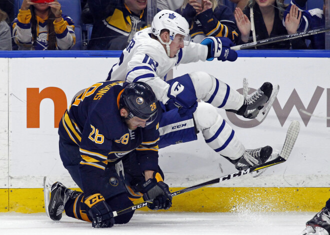 Girgensonam un "Sabres" pārliecinošs zaudējums pret spēcīgo "Maple Leafs"