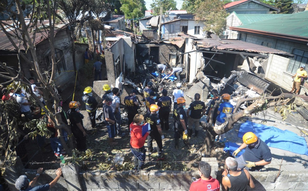 Ужасная трагедия: самолет упал на дом и убил семью из пяти ...