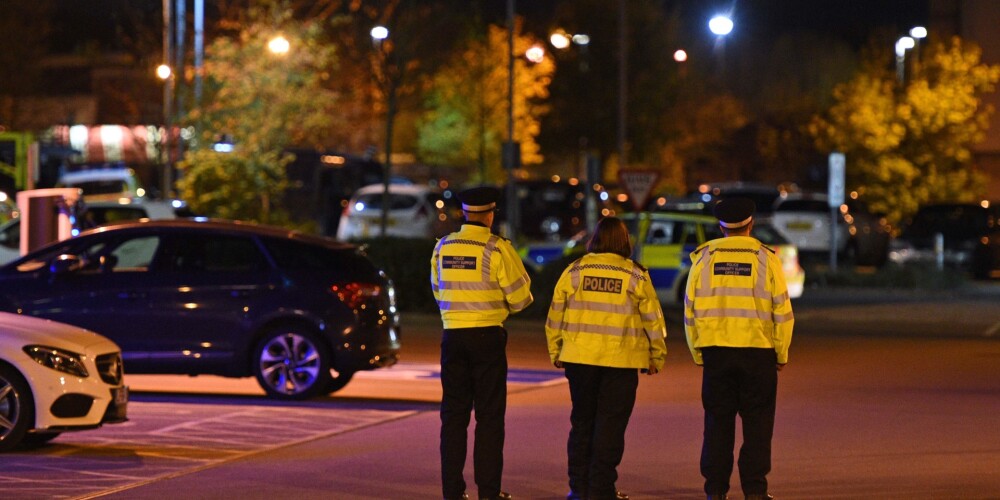 Lielbritānijas policija pēc krievu biznesmeņa slepkavības apspriež trimdinieku drošību