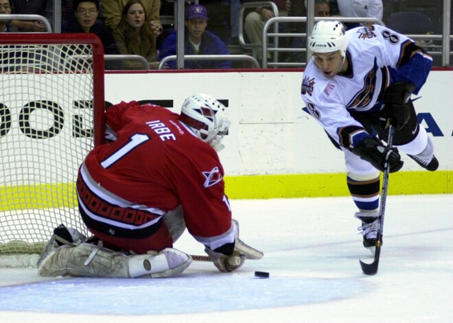 Irbe "Hurricanes" vārtos 2001. gadā.