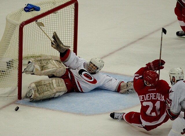 Irbe spēlē pret Detroitas "Red Wings" 2002. gadā.