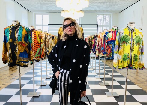 Svarīga šī pavasara modes gardēžu pieturvieta - leģendārā Džanni Versačes tērpu izstāde Berlīnē