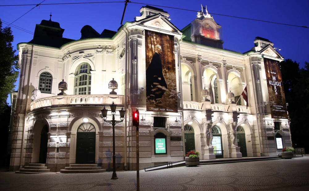 Rīgas dome, pārņemot īpašumā zemi, plāno Latvijas Nacionālā teātra ēkas paplašināšanu