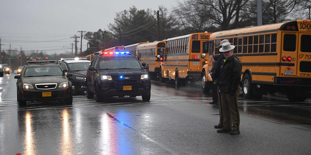 Apšaudē ASV skolā ievainoti divi skolēni, šāvējs nogalināts