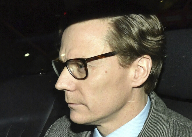 Pēc miljoniem "Facebook" lietotāju datu neatļautas izmantošanas atstādina analīzes uzņēmuma "Cambridge Analytica" vadītāju