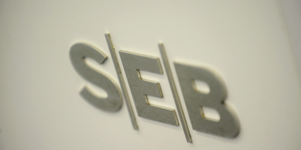 SEB bankas klienti vairs nevarēs bez maksas izņemt naudu no DNB bankomātiem
