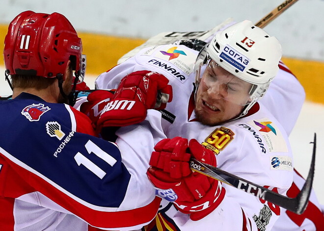 "Jokerit" visu laiku ilgākajā KHL spēlē uzvar CSKA un izlīdzina rezultātu; Znaroks un SKA Rietumu konferences pusfinālā