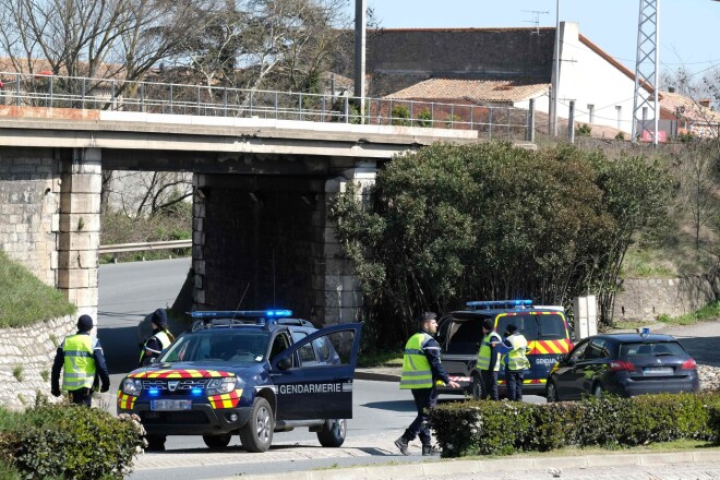 Policija likvidējusi uzbrucēju, kurš kādā lielveikalā Karkasonā Francijas dienvidrietumos piektdien sagrāba ķīlniekus, vēsta avoti drošības dienestos.