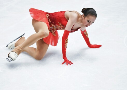 15 gadus vecā Alīna Zagitova pasaules čempionātā Milānā zaudēja savas pirmās sacensības pieaugušo konkurencē.