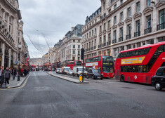 Krievu miljonāri Londonā dreb par savām bagātībām - dzīvokļiem un mājām