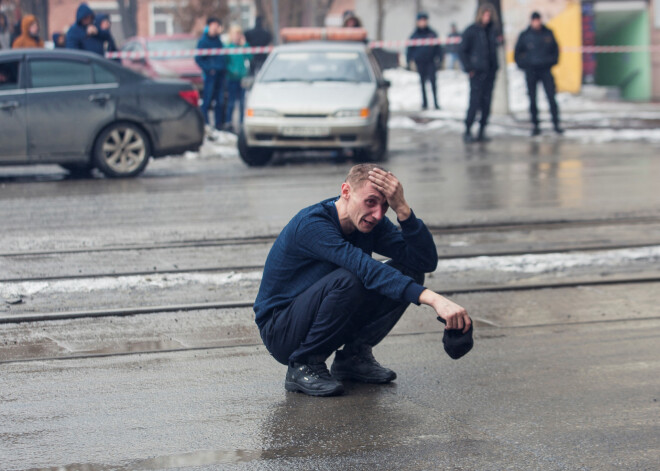 Lielveikalā Kemerovā nedarbojās signalizācija; cilvēki palika iesprostoti kinozālēs, kad iegāzās jumts