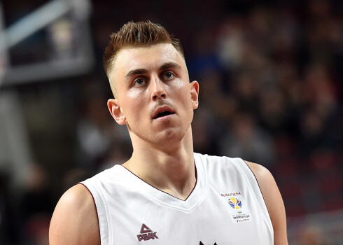  Meiers spēlēja 12 minūtes un 38 sekundes, aizmetot garām vienīgo divpunktu metienu.