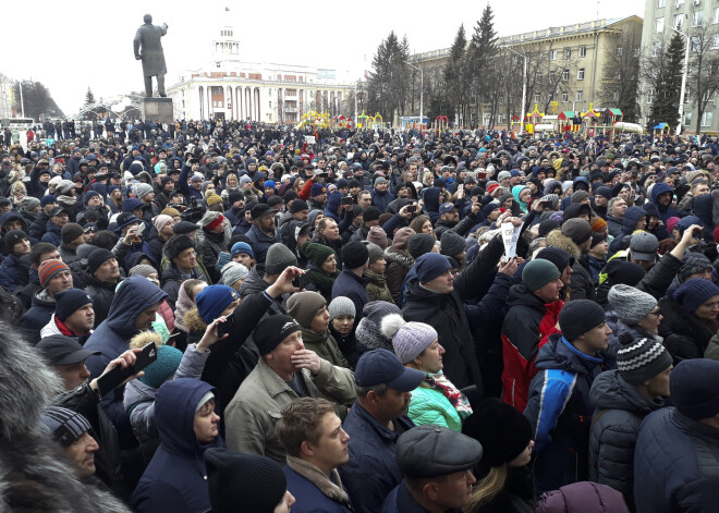 На митинг в Кемерове вышли 4 000 человек: люди требуют правду о трагедии