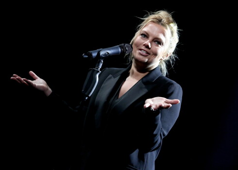 Dziedātāja Linda Leen.