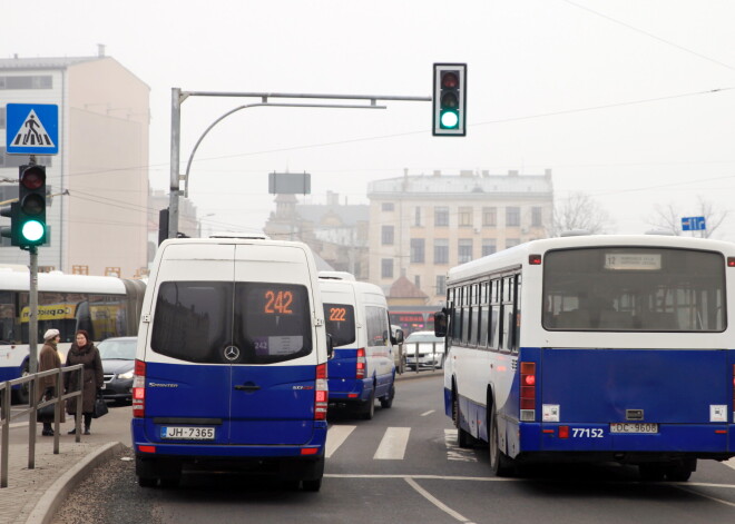 Lieldienās būs izmaiņas sabiedriskā transporta, autostāvvietu un klientu apkalpošanas centru darbībā