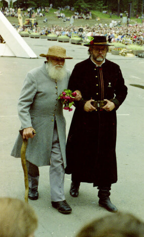 Folkloras festivāla Baltica noslēgums 1991. gadā. Oskars un Dainis Stalti Mežaparkā.