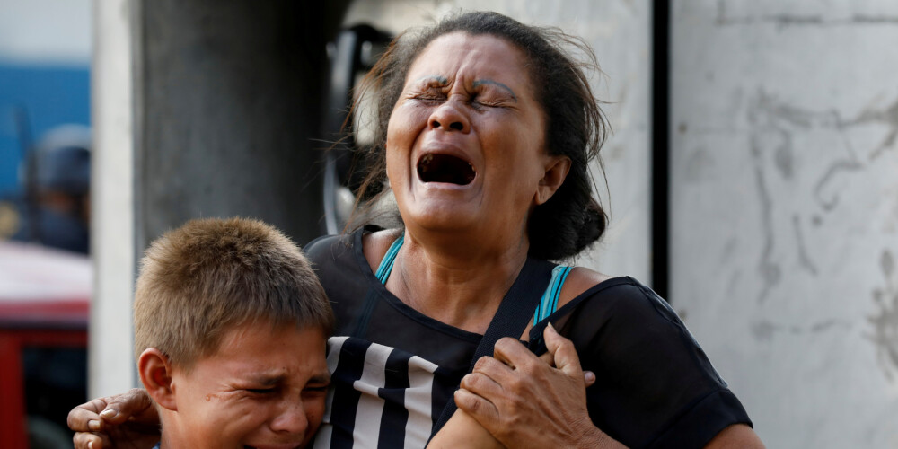 Tīšām aizdedzināti matrači izraisa ugunsgrēku Venecuēlas cietumā - miruši 68 cilvēki