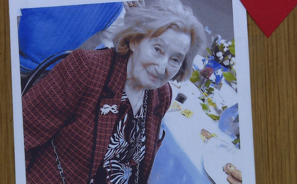Satriekti par 85 gadus vecās ebreju kundzes slepkavību, parīzieši iziet ielās