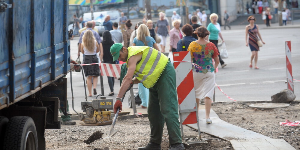 Remonti Rīgas ielās nebeigsies - jau tūlīt vērienīgi būvdarbi būs Merķeļa ielā