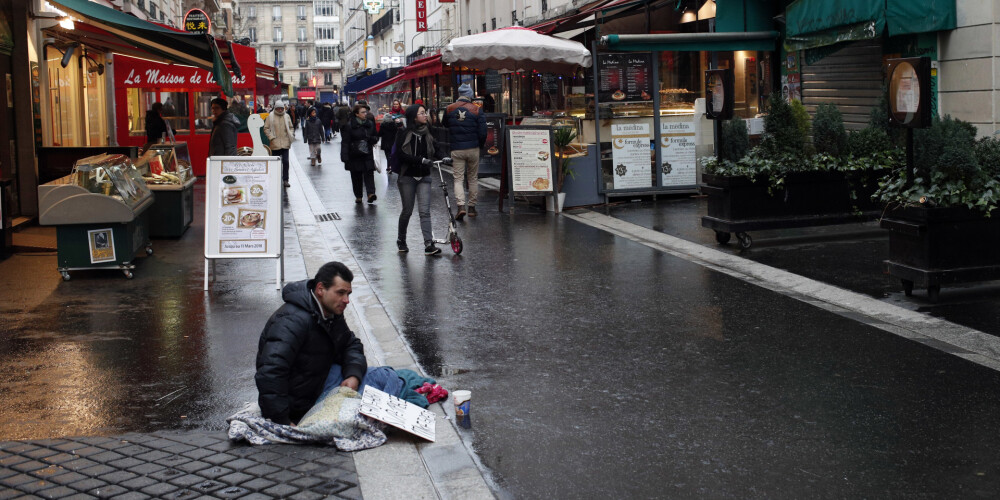 Parīzē bezpajumtniekiem sarūpēs komfortu uz ielas