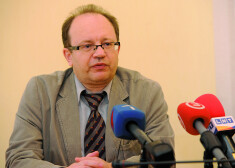 Psihiatrs Utināns, piemēram, saka: "No psihoterapijas viedokļa bieža apvainošanās ir pat kaitīgāka par panikas lēkmēm, taču panikas lēkmes ir iekļautas psihisko slimību klasifikatorā, bet bieža apvainošanās nav".