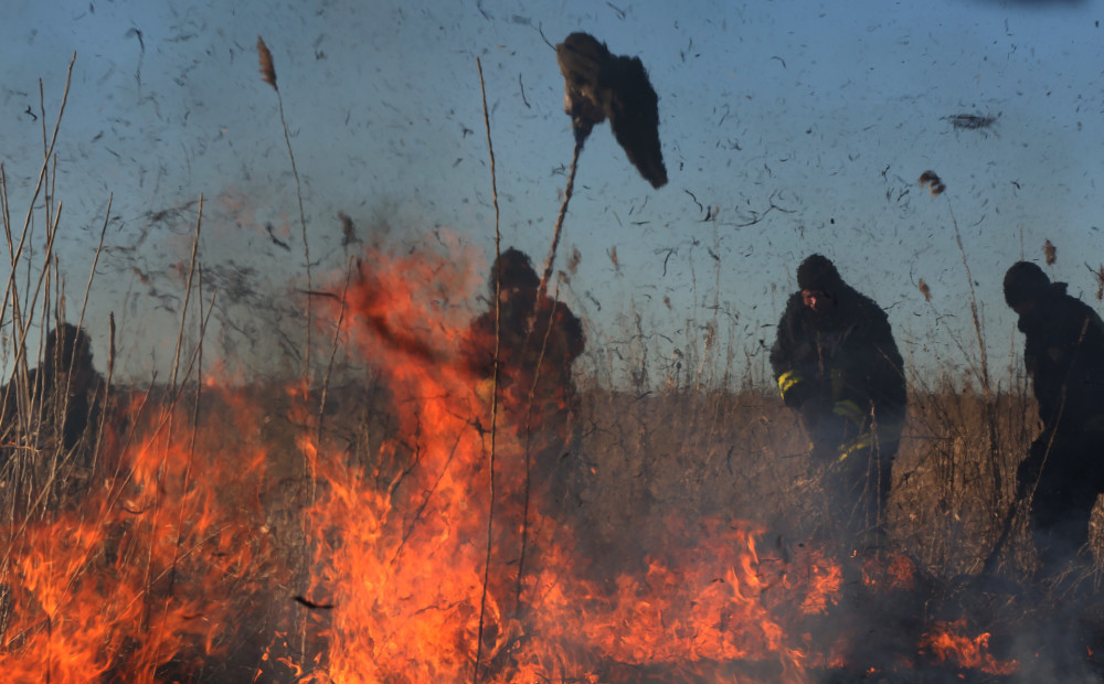 Ceturtdien Latvijā dzēsti 118 ugunsgrēki, no tiem 93 - svilināta kūla