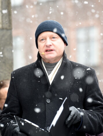 Aktieris Ģirts Ķesteris piedalās Lielās Piektdienas lūgšanu gājienā - ekumēniskajā krusta ceļā.