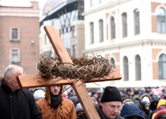 Lielās Piektdienas lūgšanu gājiens - ekumēniskais krusta ceļš.