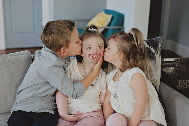 София с братом и сестрой