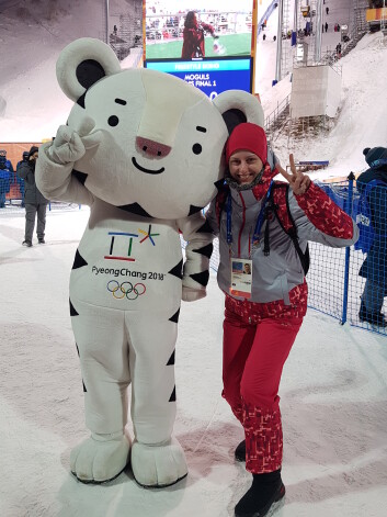 Krista ar balto tīģeri Sohrangu.