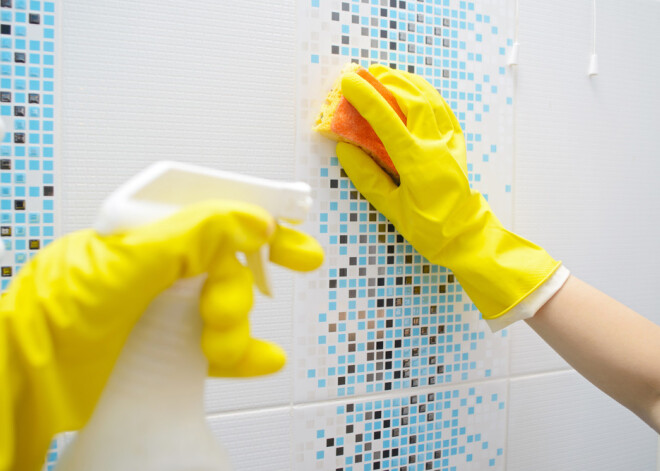 6 ātrie padomi, kā notīrīt flīzes